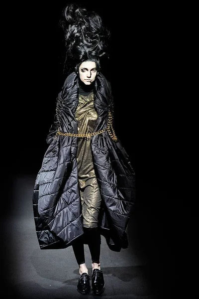 Look 32